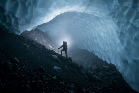 「何もかもが過酷」、火山の山頂4300mにある「氷の迷宮」を探検、米レーニア山(ナショナル ジオグラフィック日本版)
