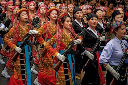 ベトナム「植民地解放」70年を鮮やかな民族衣装で祝う...フランス高官が祝賀式典に初参列(ニューズウィーク日本版)