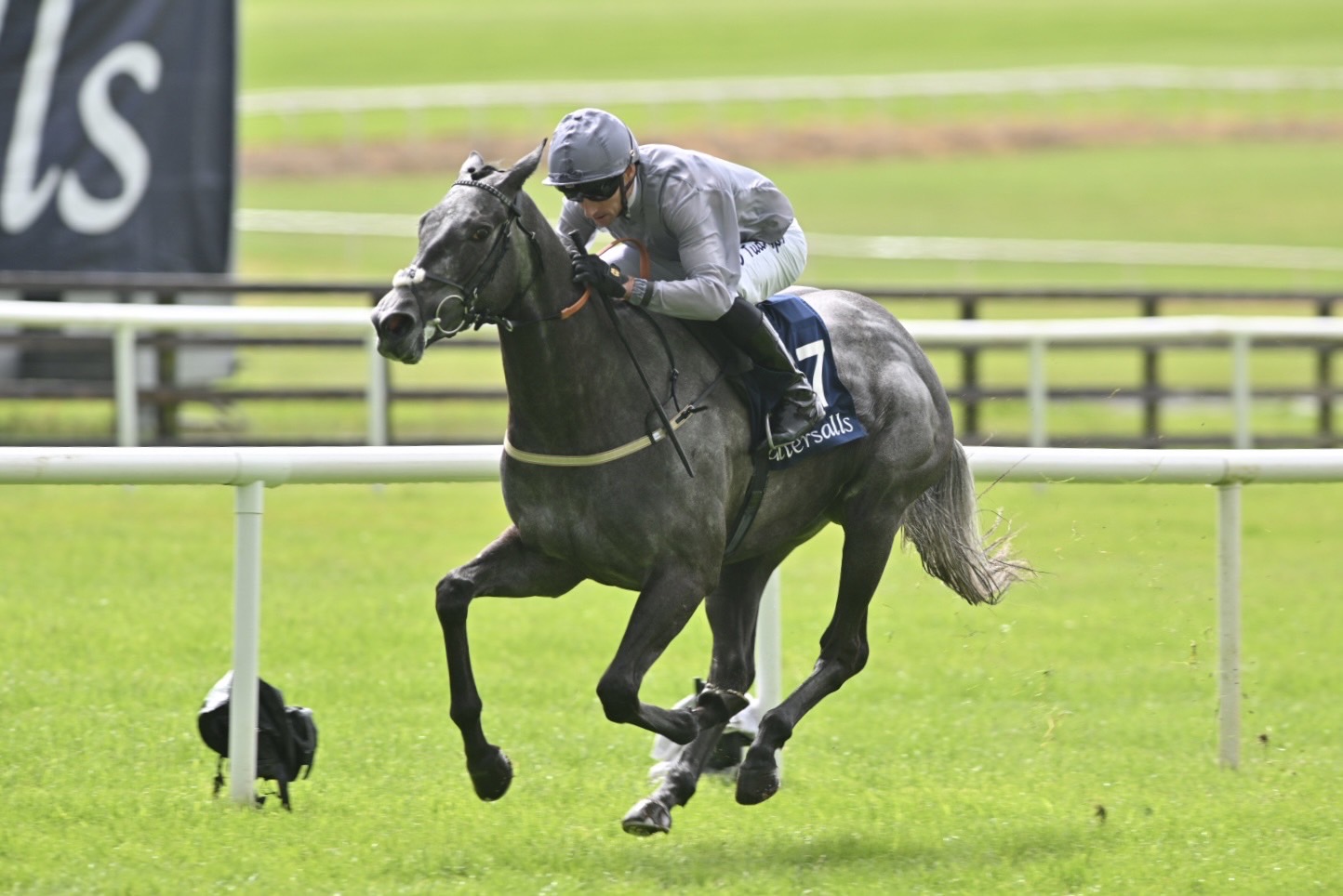 【愛1000ギニー】フォールンエンジェルが抜け出してG1・2勝目