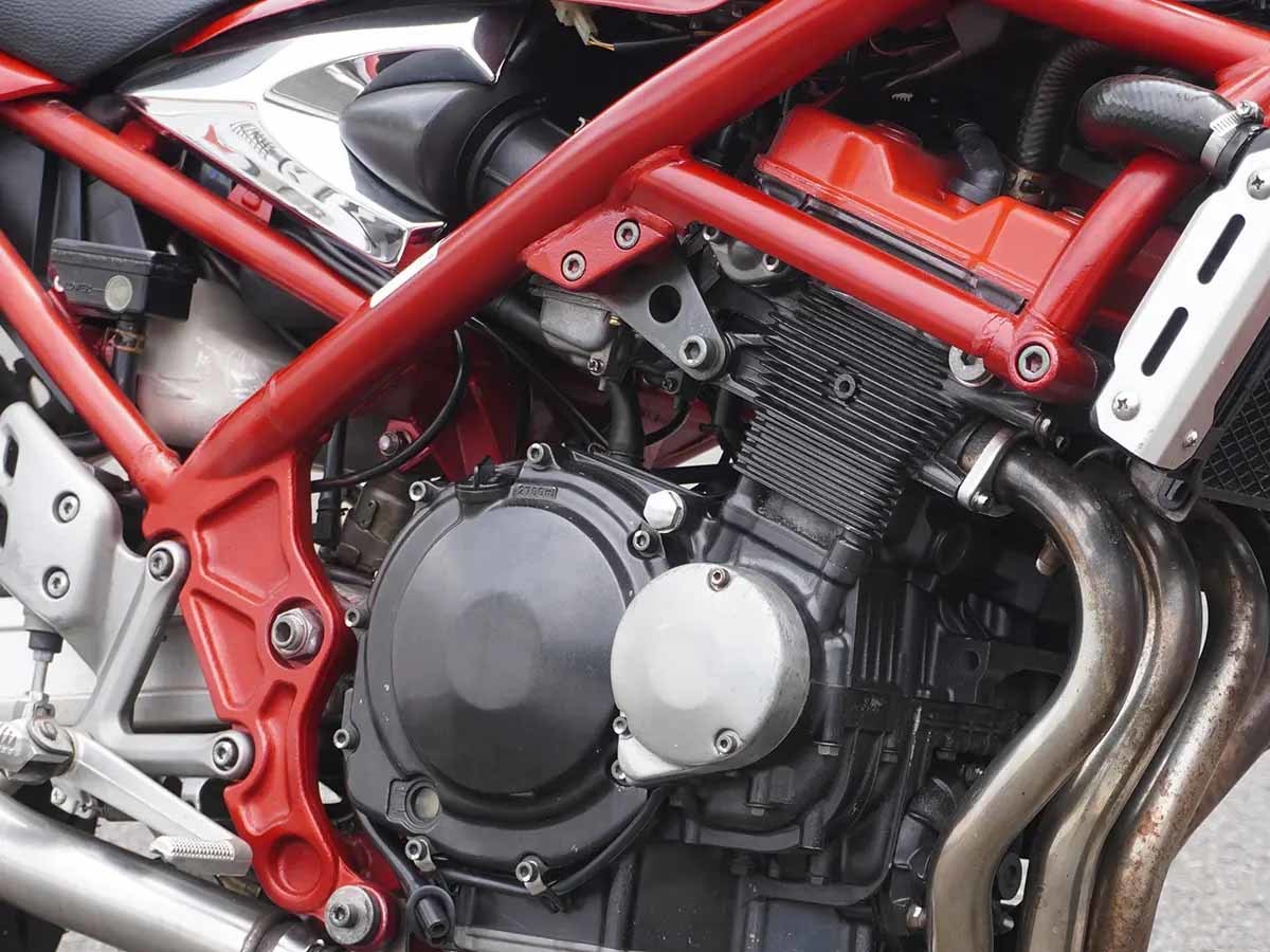 究極の4気筒250ccエンジンを積むスタイリッシュモデル、バンディット250V（Webikeプラス） - Yahoo!ニュース