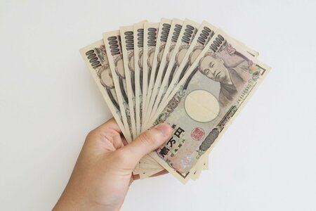 2024年度「新たに住民税非課税世帯になる世帯」等には10万円の給付！さらに子ども5万円の加算も（LIMO） - Yahoo!ニュース