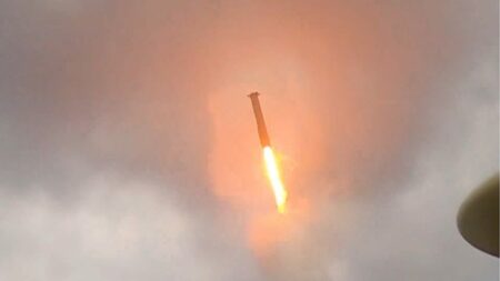 スペースXが大型ロケット「スーパーヘビー」着水の瞬間を捉えた動画を公開(sorae 宇宙へのポータルサイト)