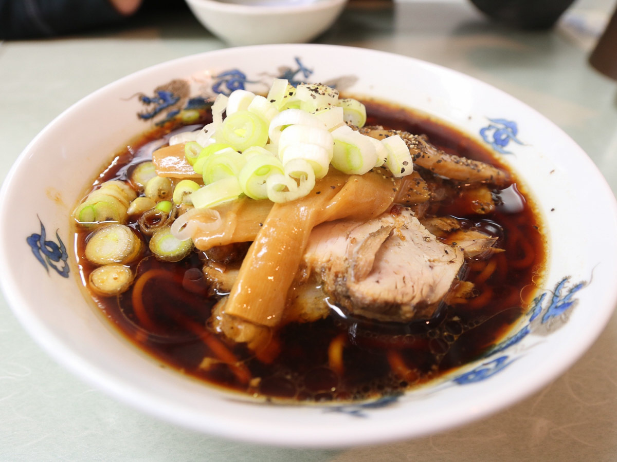 真っ黒な「富山ブラックラーメン」はいかにして誕生したのか。北陸屈指の個性派ラーメンの発祥の秘密に迫る（食楽web） - Yahoo!ニュース