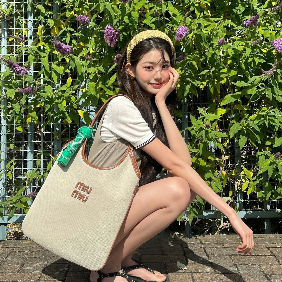 IVEウォニョン、美脚輝くミニ丈ワンピで「夏のお嬢さん」スタイルを披露（25ans（ヴァンサンカン）） - Yahoo!ニュース