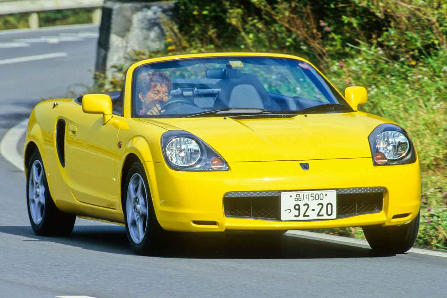 新車で168万円からだったトヨタ「MR-S」を手に入れる最後のチャンス！ 低走行車は価格上昇中…ミッドシップの隠れスポーツカーでした（Auto  Messe Web） - Yahoo!ニュース