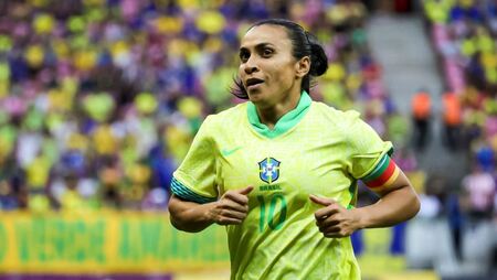 ３８歳のＦＷマルタ選手、６度目の五輪出場へ　ブラジル女子サッカー(CNN.co.jp)