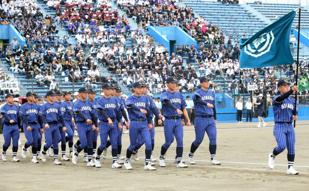 センバツ優勝直後、健大高崎コーチから甲子園未経験校の監督に！ 磐田東・赤堀佳敬監督の改革3ヵ月「ユニフォームで野球部のイメージを変える」（高校野球ドットコム）  - Yahoo!ニュース