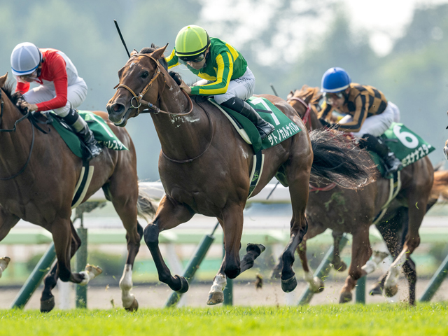 【函館2歳S結果】世代初の重賞ウイナーはサトノカルナバル！ 3年目・佐々木大輔騎手も重賞初制覇