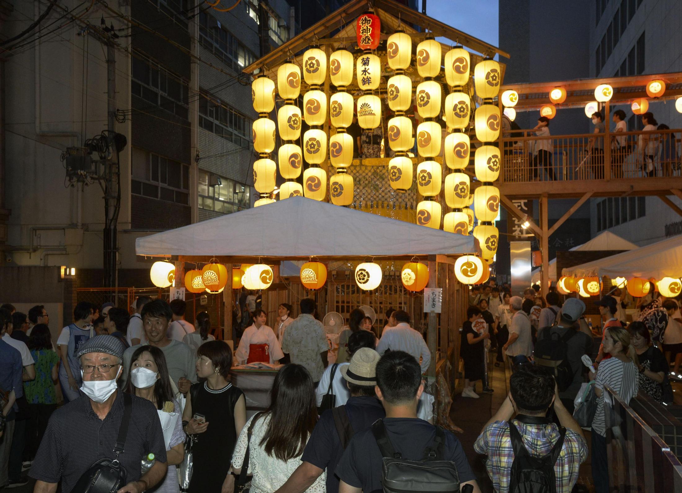 京都・祇園祭、宵山期間始まる　「宵々々山」、豪華な山鉾23基（共同通信） - Yahoo!ニュース