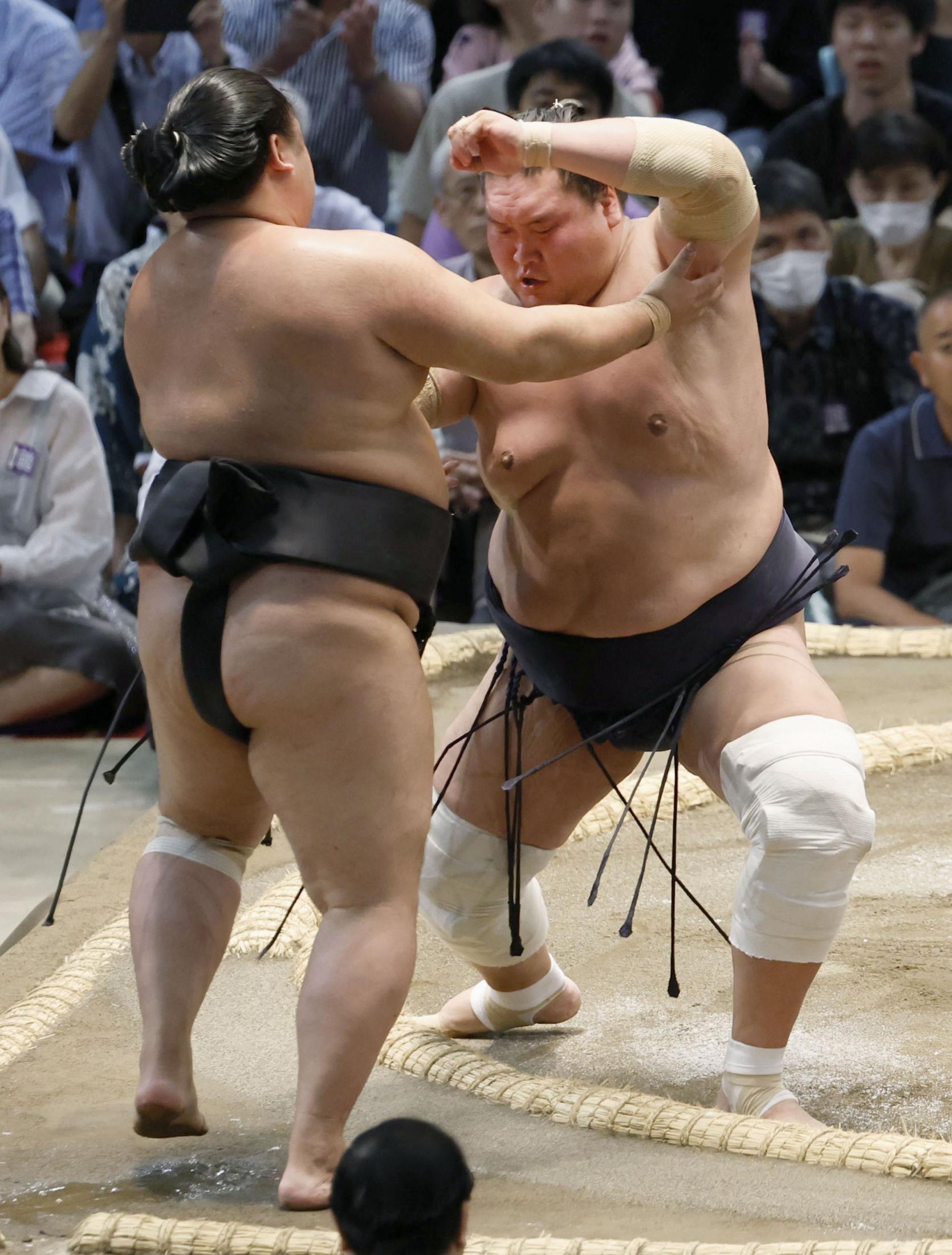 1横綱3大関が安泰 照ノ富士連勝、大の里は2連敗（共同通信） - Yahoo!ニュース