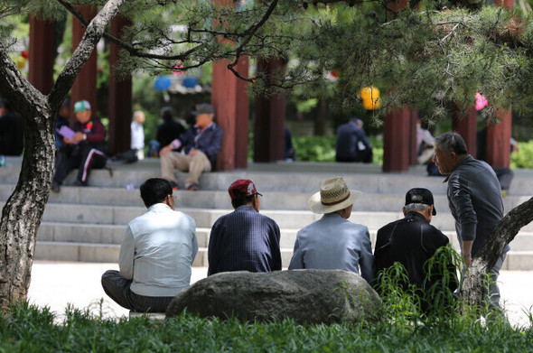 70세 지나도 계속 일하는…한국에서 70대 취업자가 최대폭증가