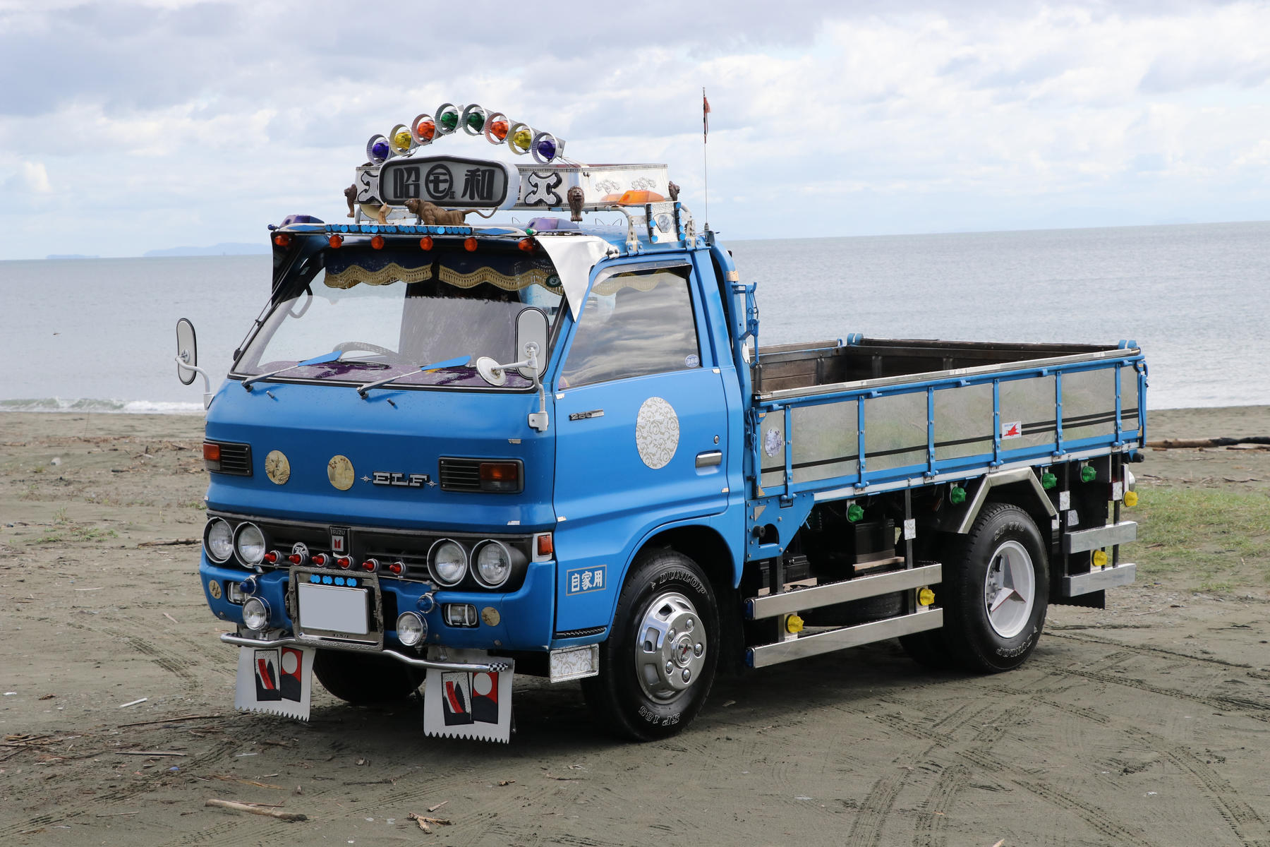 旧車人気はトラックも一緒だった！ ガチ勢からニワカまで「デコトラ野郎」が「昭和なトラック」好きなワケ（WEB CARTOP） - Yahoo!ニュース