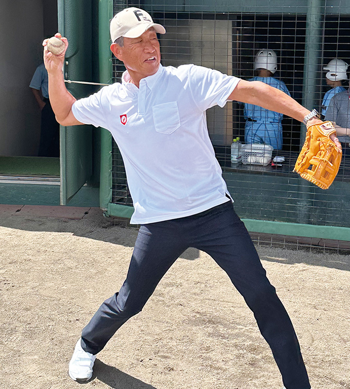 【辻発彦コラム】佐賀大会で始球式を行いました。高校野球は私の原点で私にとっては幸せの1球でした