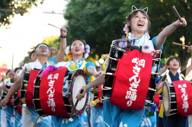 宵闇に舞う、さんさ踊り 太鼓店や花笠店は大忙し 着古した浴衣は「裂き織り」に生まれ変わって（withnews） - Yahoo!ニュース