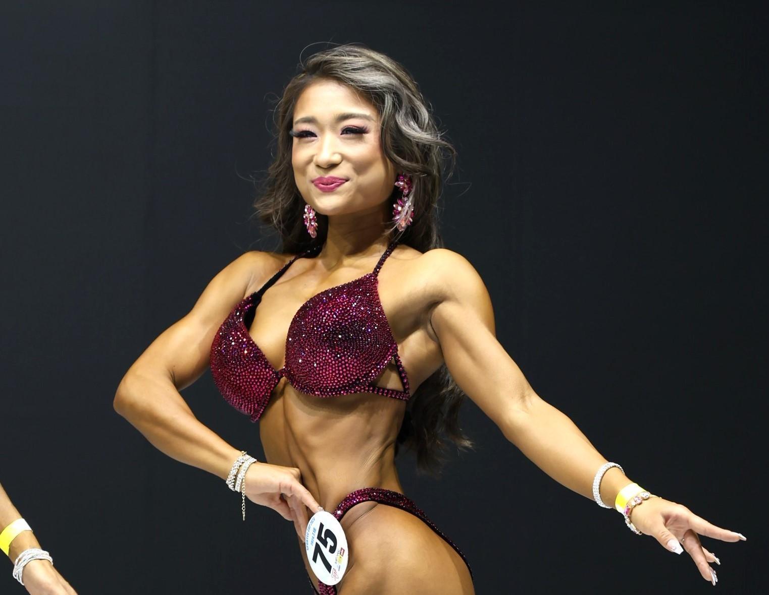 一児のママがビキニフィットネス優勝「キラキラかわいいね」金メダルに愛する我が子も笑顔（VITUP!） - Yahoo!ニュース