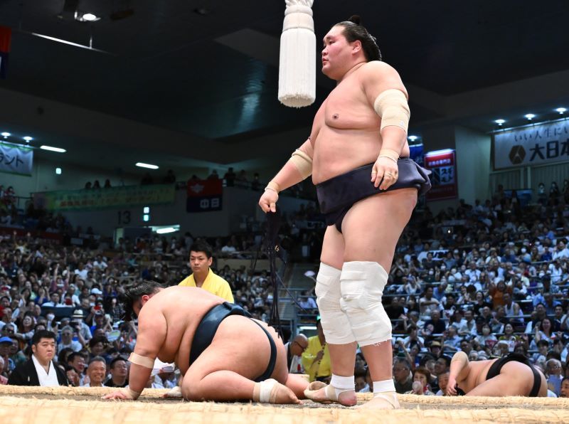 相撲編集部が選ぶ名古屋場所13日目の一番】貴景勝負け越して大関陥落が決定。霧島も１場所での大関復帰の夢断たれる（BBM Sports） -  Yahoo!ニュース