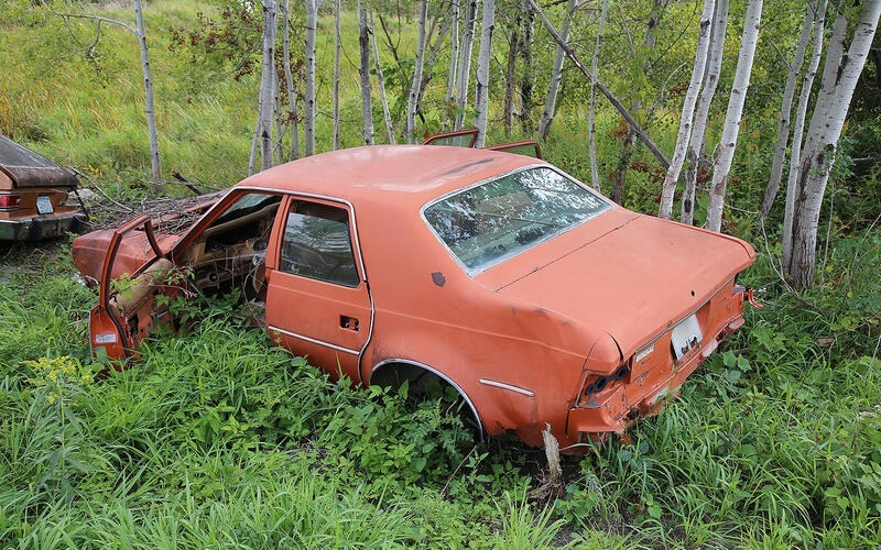 巨大ジャンクヤードで見つけた味わい深い廃車 40選 後編 静かに朽ちていくクラシックカー（AUTOCAR JAPAN） - Yahoo!ニュース