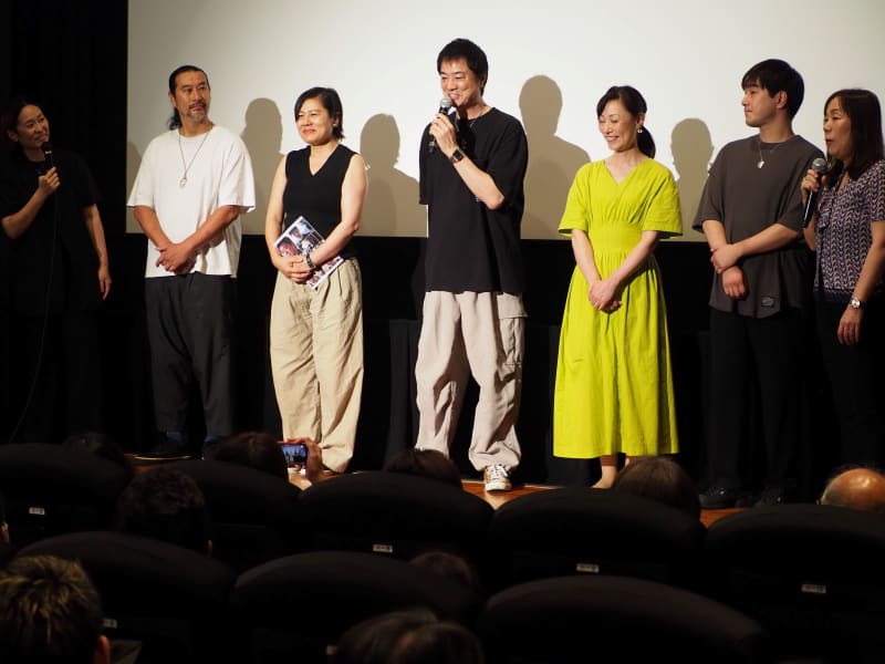 社会の排除に対抗「いっそのこと依存症当事者で映画を」　高知東生さんら演じる回復の物語、上映広がる