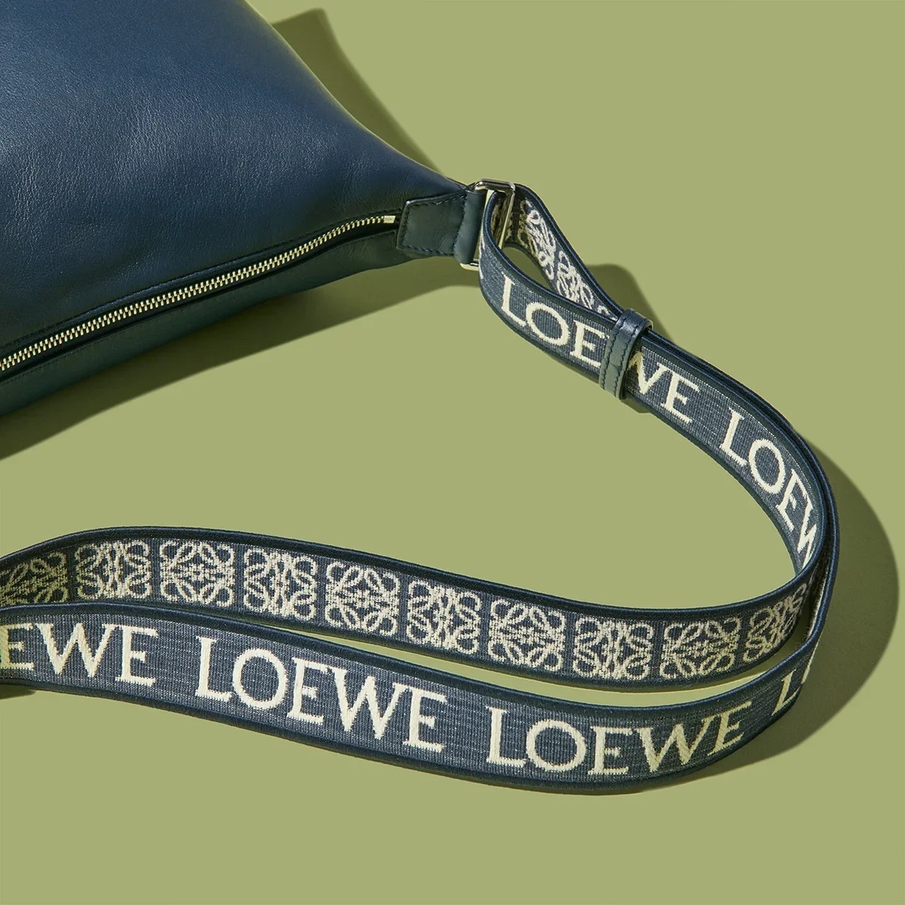 LOEWE】ミニサイズから巾着スタイルまで。大人が「ロエベ」で買うべき夏の新作ショルダーバッグ4選（UOMO） - Yahoo!ニュース