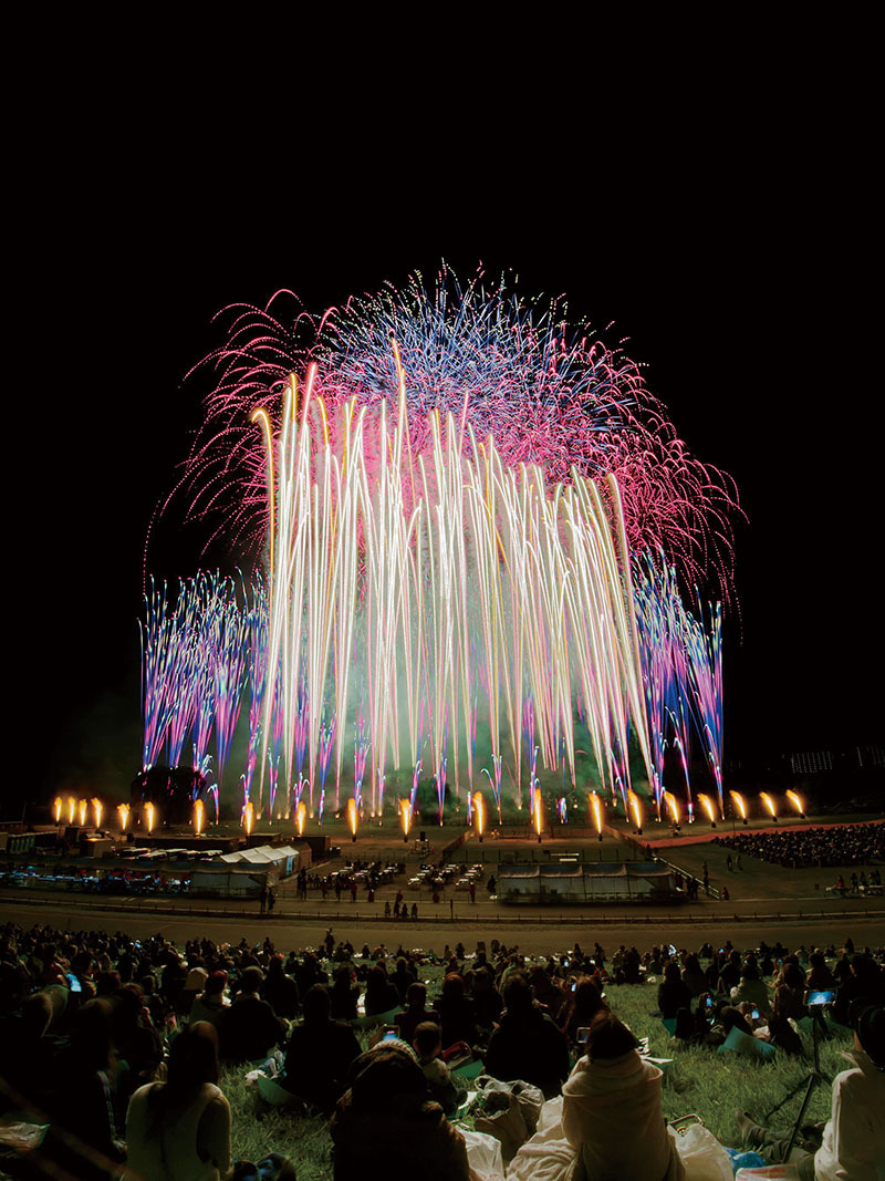 華やかに美しく舞う花火」11月に1万1100発 川口の荒川運動公園で 19日から有料席のチケット販売 川口商工会議所、鳩ケ谷商工会との組織統合を記念した 大会に（埼玉新聞） - Yahoo!ニュース