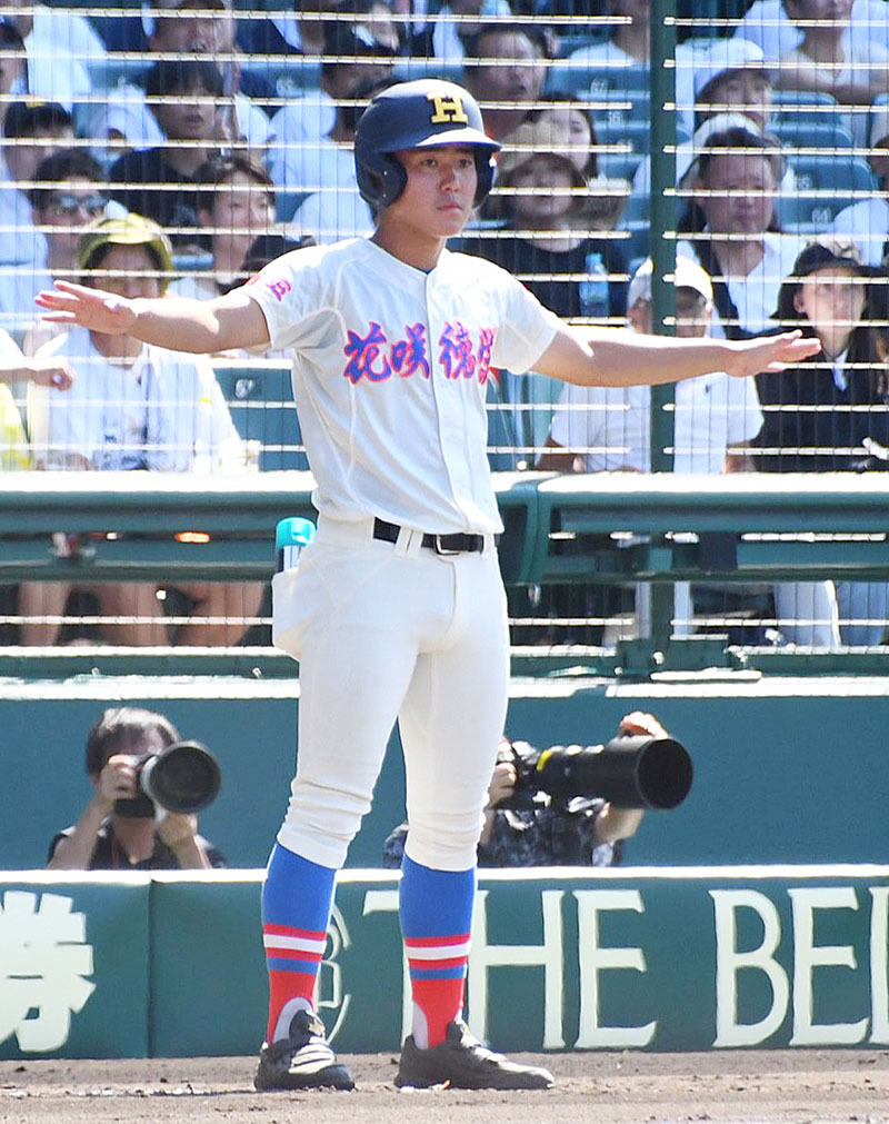 父の野球追いかけ2年半 花咲徳栄高校、岩井監督の長男・福さん 親子で甲子園 父を「先生」と呼び師弟として過ごす 監督は「本当はお父さんとして野球を教えたかった」と本音  監督と選手としての歩み終り、父と子に戻る 将来の夢はスポーツアナリスト、新たな道へ（埼玉 ...