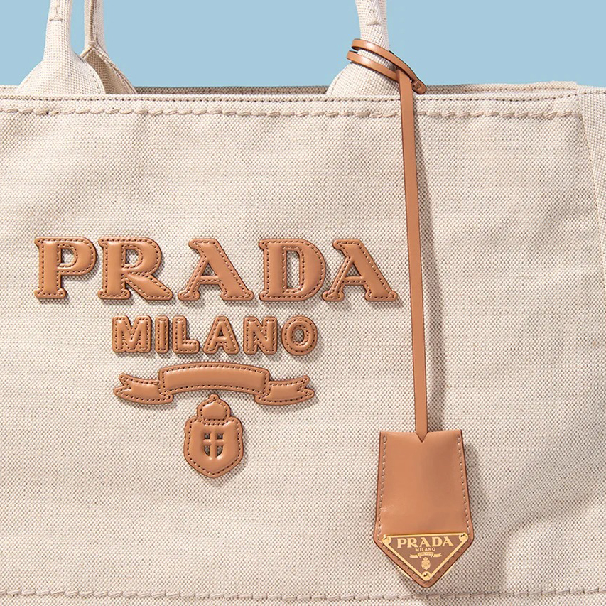 PRADA】収納力抜群のキャンバストートが最注目。夏から秋へ、大人が買うべき「プラダ」の新作小物（UOMO） - Yahoo!ニュース