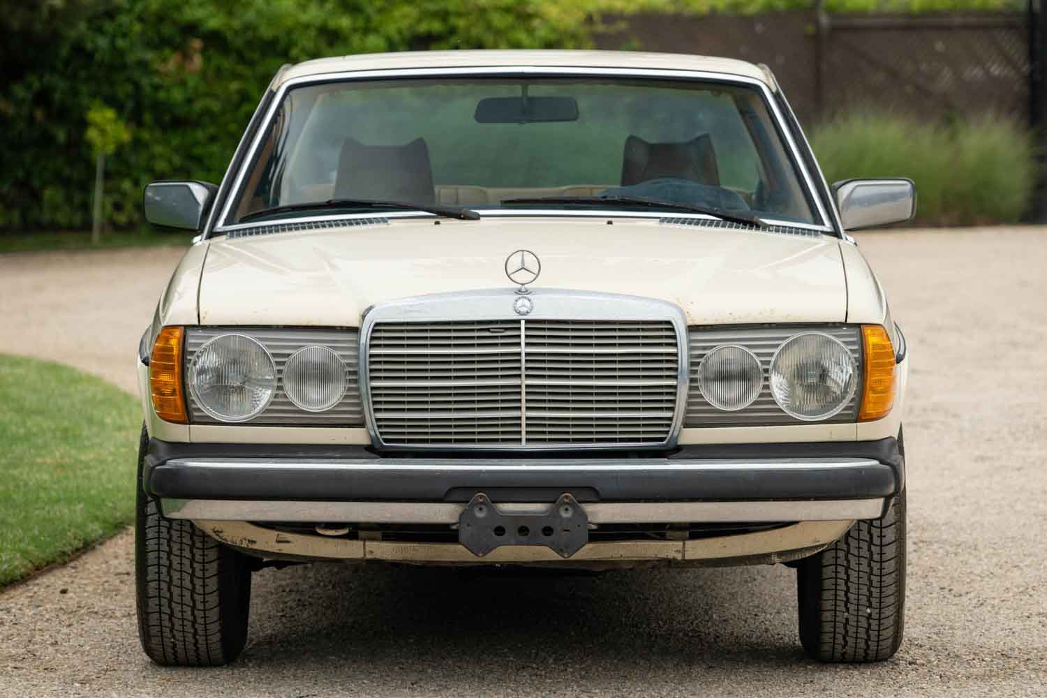 たった70万円でネオクラシックなメルセデス・ベンツ「280CE」が落札！ 極上車でない個体で、いま流行りの旧車生活をスタートしてみては（Auto  Messe Web） - Yahoo!ニュース