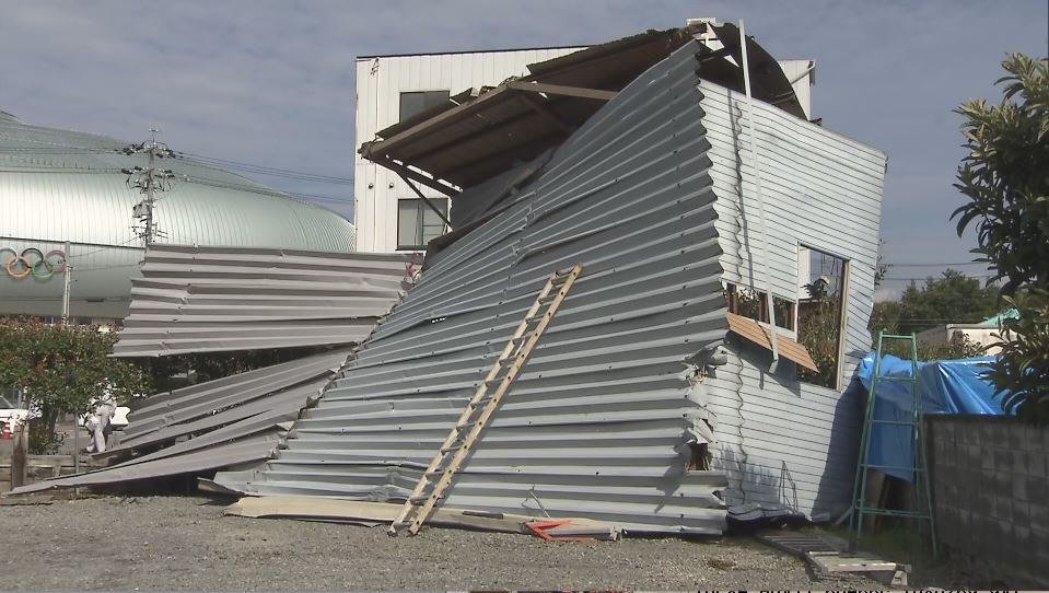 プレハブ小屋が飛んできた…」強風で10～20ｍ飛ばされる 長野市周辺で激しい雨と風、ひょうも ブドウ棚が倒れるなど農業被害も  23日も天候の急変に注意を（NBS長野放送） - Yahoo!ニュース