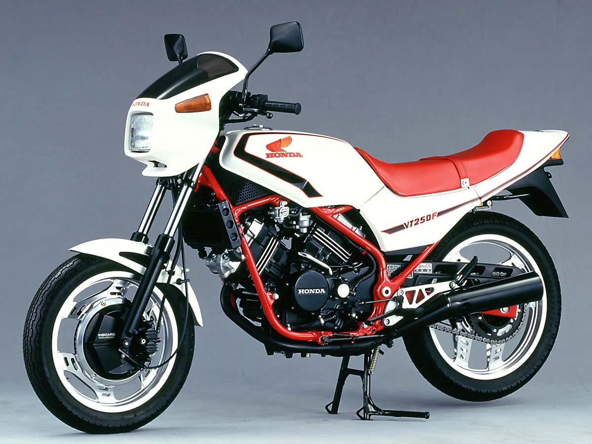 当時のホンダレーシングテクノロジーの結晶とも言えるVT250F、そのエンジンは35年継承され続けた（Webikeプラス） - Yahoo!ニュース