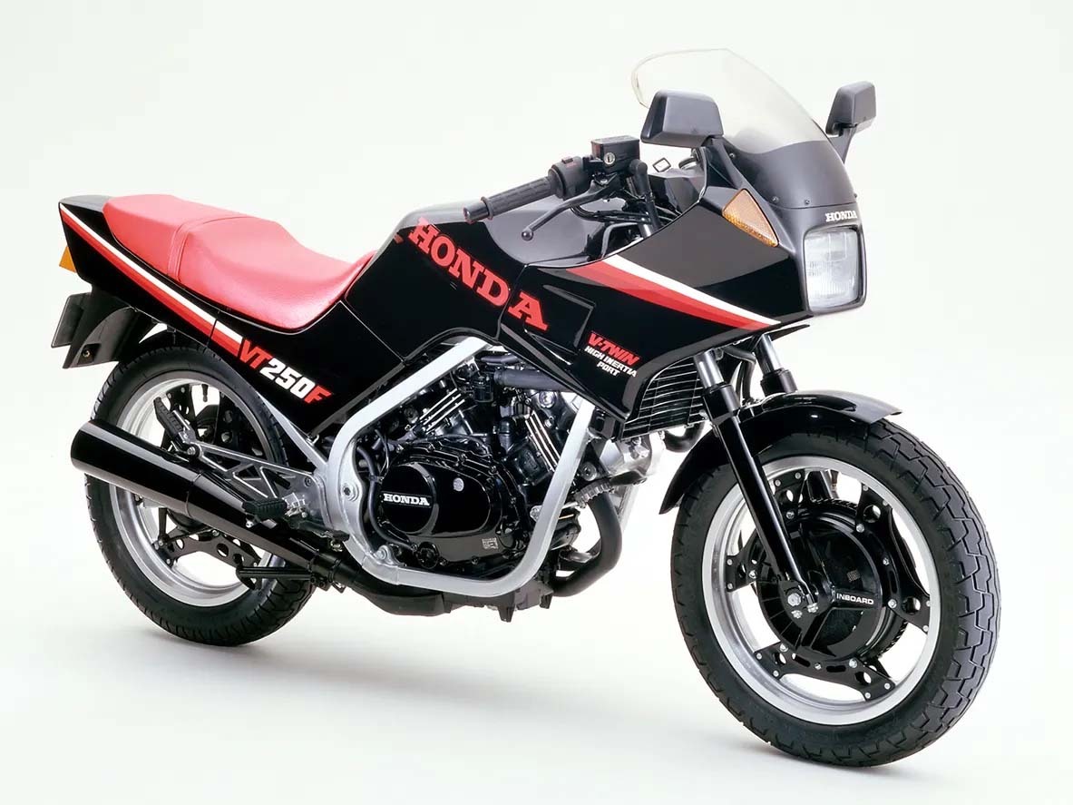 当時のホンダレーシングテクノロジーの結晶とも言えるVT250F、そのエンジンは35年継承され続けた（Webikeプラス） - Yahoo!ニュース