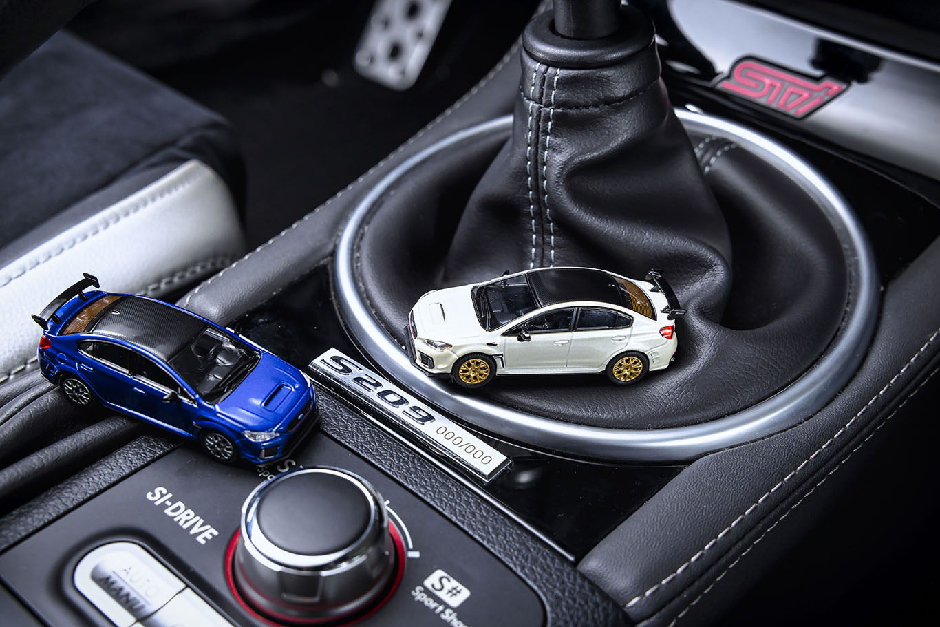 スバリスト歓喜！「S209」ミニカー付のKYOSHO MINI CAR & BOOK No.19が8月26日より一部のファミマで発売!!（＆GP） -  Yahoo!ニュース