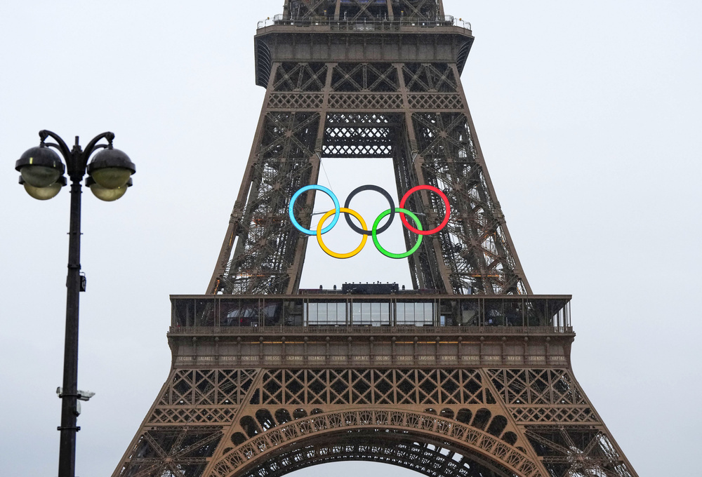 ★パリ五輪★【マコンエレスコワ】ブローチ 走るエッフェル塔 ☆パリ五輪☆【マコンエレスコワ】ブローチ 走るエッフェル塔