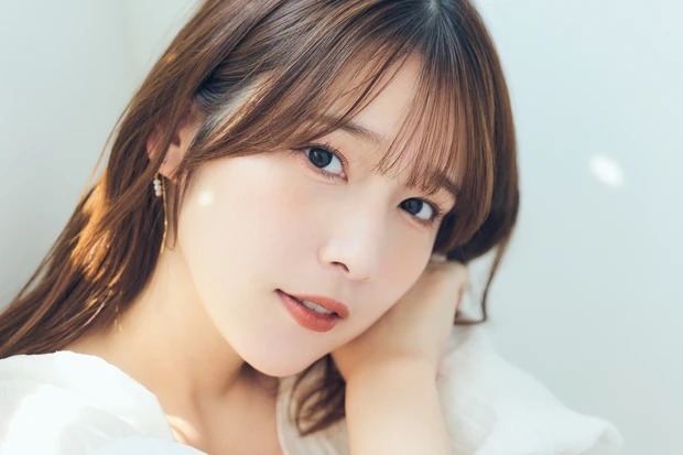 声優・内田真礼さん】“真礼顔”に欠かすことのできないポーチの中身を全部見せ♡（MAQUIA ONLINE） - Yahoo!ニュース