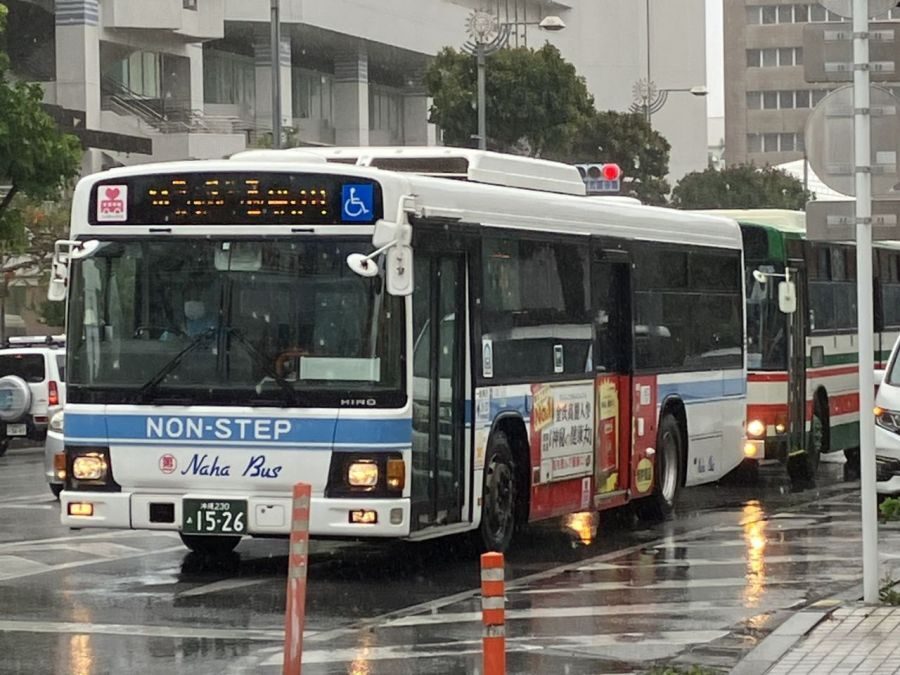 沖縄 台風 バス