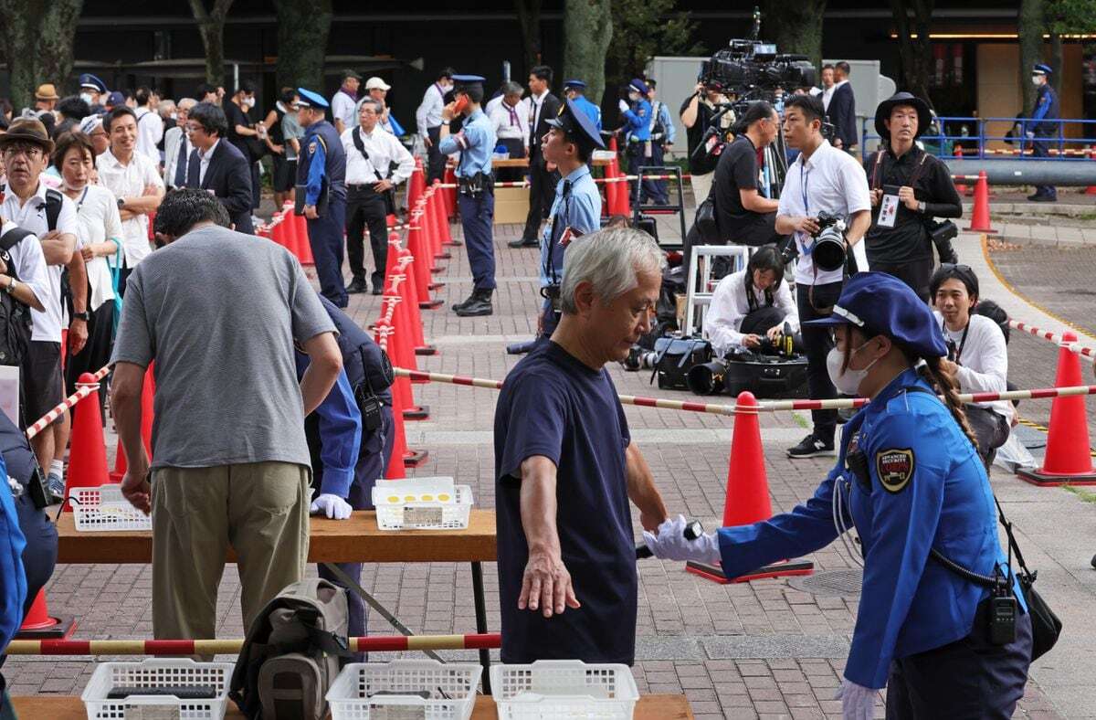 飲み物は「この場で一口飲んで」　自民総裁選で初の街頭演説会、名古屋厳戒ルポ（産経新聞） - Yahoo!ニュース