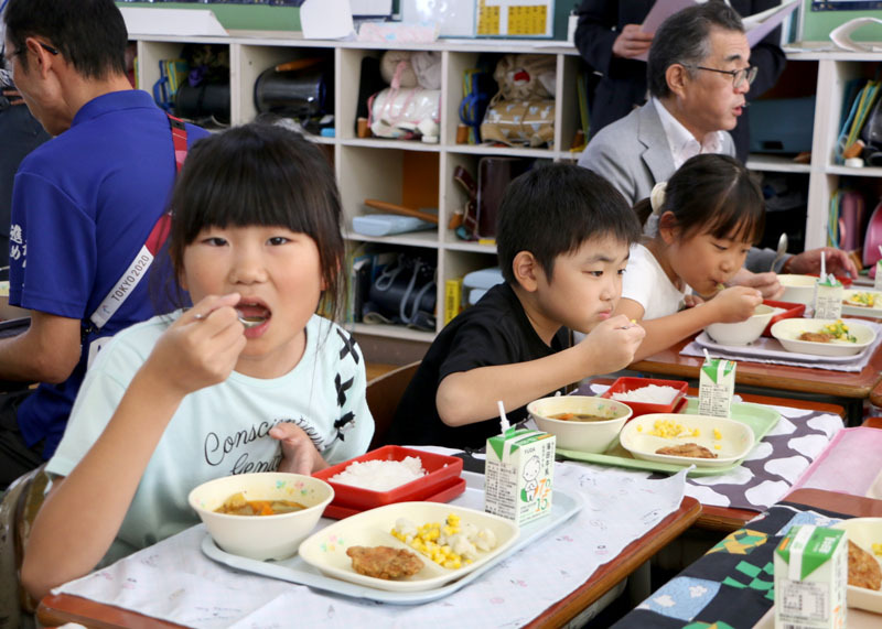 長沼町（北海道）野菜 給食に 児童も「おいしい」 姉妹都市を味わう日 岩手・奥州（岩手日日新聞社） - Yahoo!ニュース