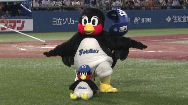 史上最高に惜しかった」つば九郎の恒例“空中くるりんぱ”にファン
