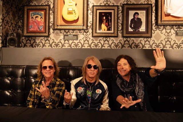 TMG サイン色紙 B'z 松本孝弘 Mr.BIG エリックマーティン ジャック TMGのLIVE in 東京ガーデンシアター | TATSU'S BLOG