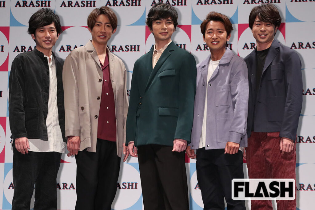 まだ巻き上げるのか」嵐、25周年“プレゼント”焼き直しばかりにファンため息…事務所がすがる120億円「ファンクラブ」利益（SmartFLASH） -  Yahoo!ニュース