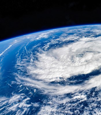 台風で何艘もの船を進ませて発電する……海外の研究者から「頭がおかしい」と言われた「日本の独自研究」(現代ビジネス)