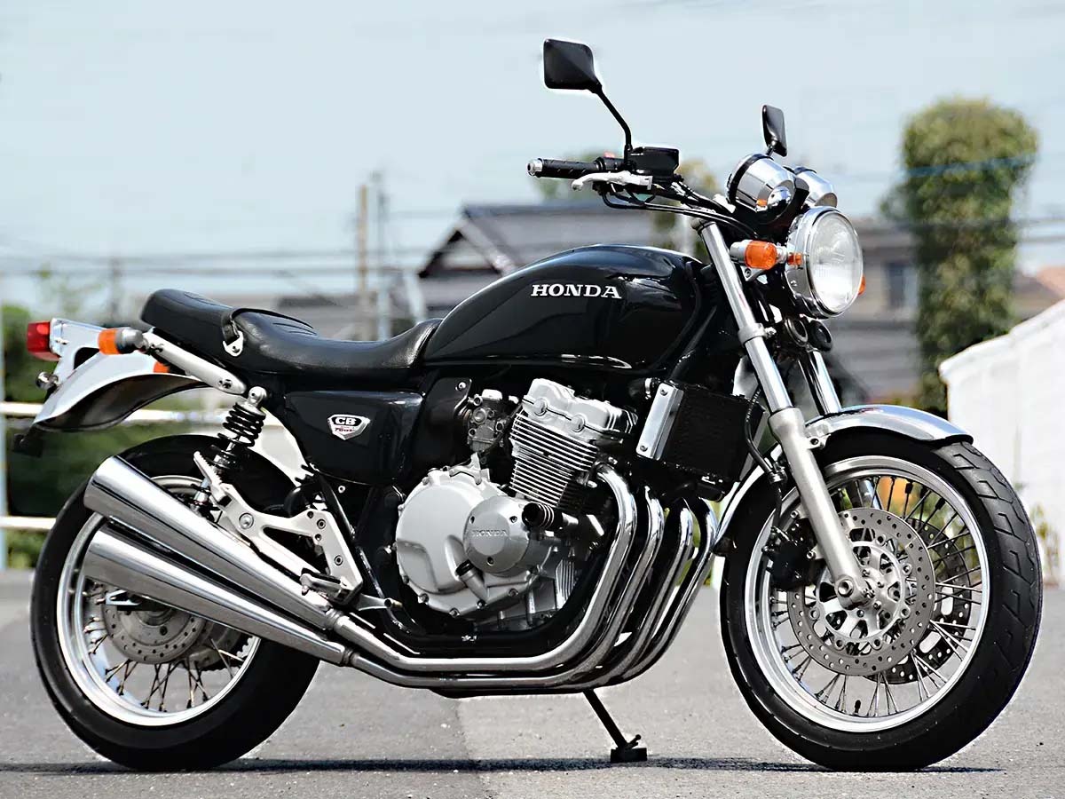 ドリームCB750FOURをモチーフに、4本出しマフラーを備えたCB400FOUR（Webikeプラス） - Yahoo!ニュース