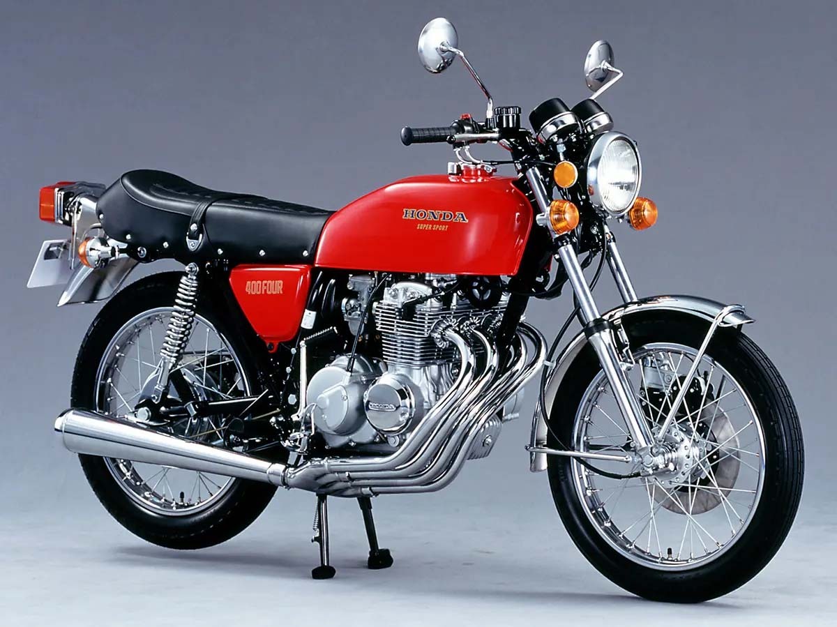 ドリームCB750FOURをモチーフに、4本出しマフラーを備えたCB400FOUR（Webikeプラス） - Yahoo!ニュース