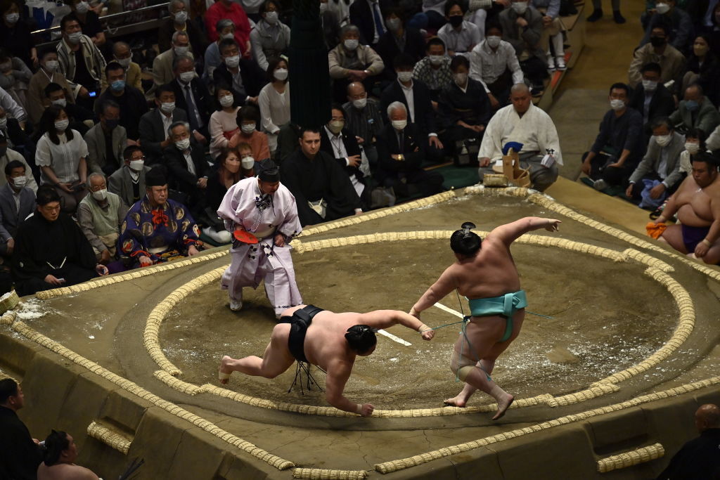 お隣のご婦人笑わしてる」大相撲中継に昭和のお茶の間を賑わせた“大物芸能人”が映り込みネット驚愕！「目立つ目立つ笑」（THE DIGEST） -  Yahoo!ニュース