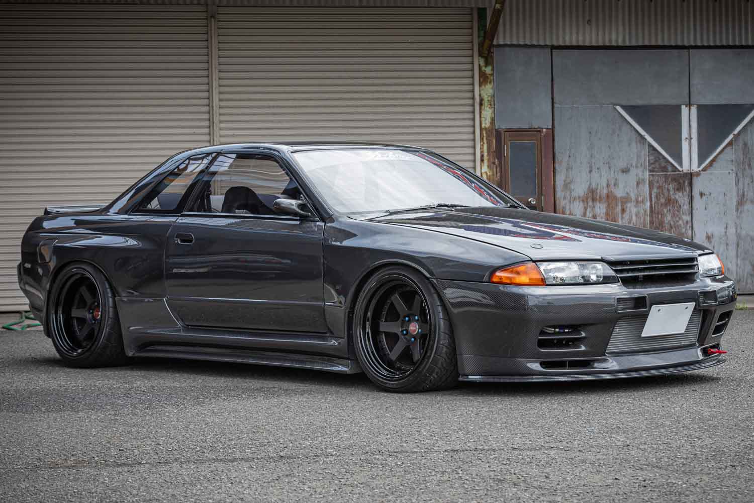 全身カーボンの日産R32「スカイラインGT-R」ワイドボディ仕様を偶然ゲット！  R33は一度も乗らずに下取りに…GT-Rが大好き家族が手にした激レアモデルとは（Auto Messe Web） - Yahoo!ニュース