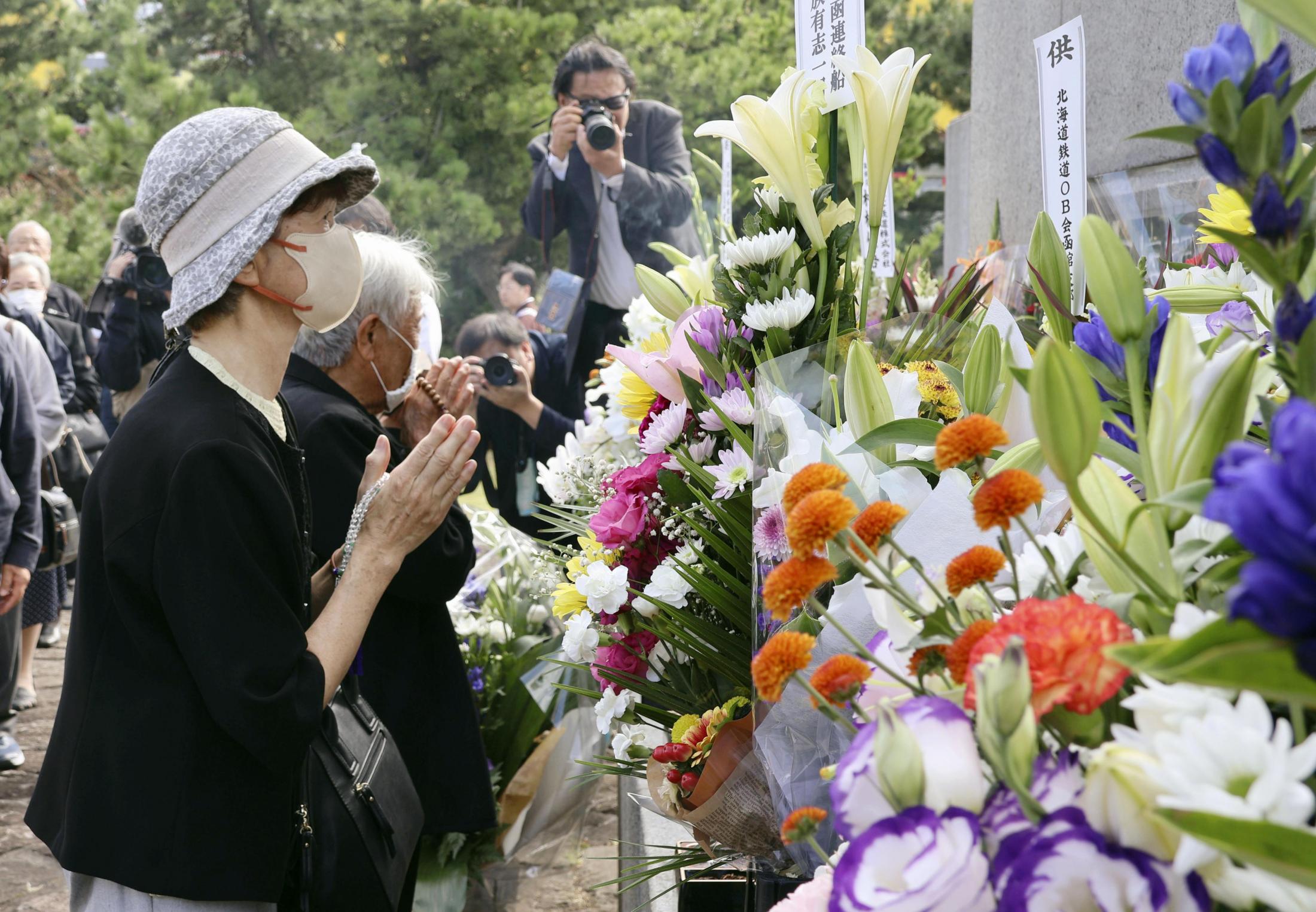 洞爺丸事故70年、慰霊法要 5隻沈没1430人犠牲（共同通信） - Yahoo!ニュース