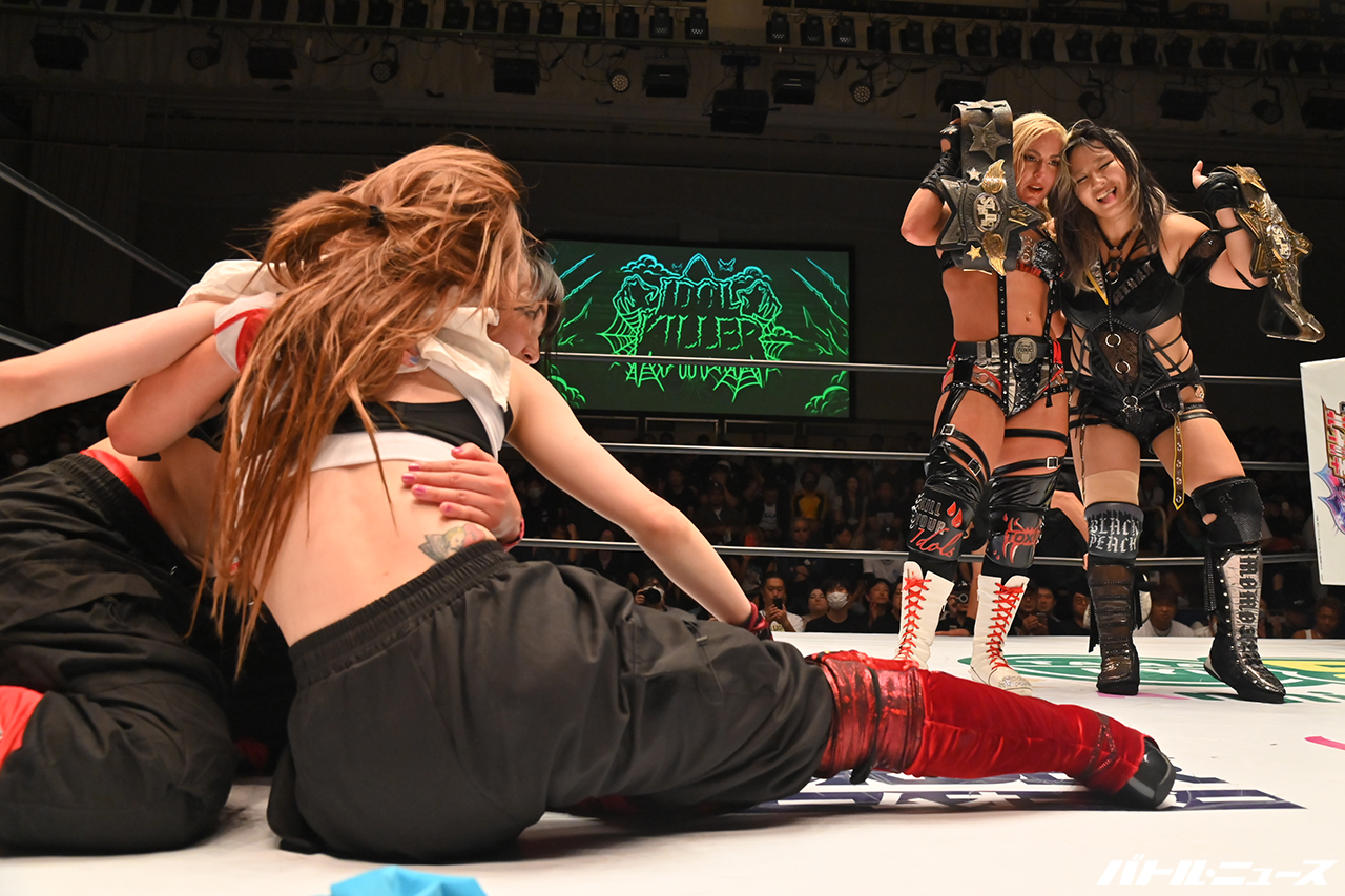 「私が全女子プロレス界制覇する」極悪ヒールユニットのブラックピーチが美人の顔を踏みつけ蔑みの笑み（バトル・ニュース） - Yahoo!ニュース