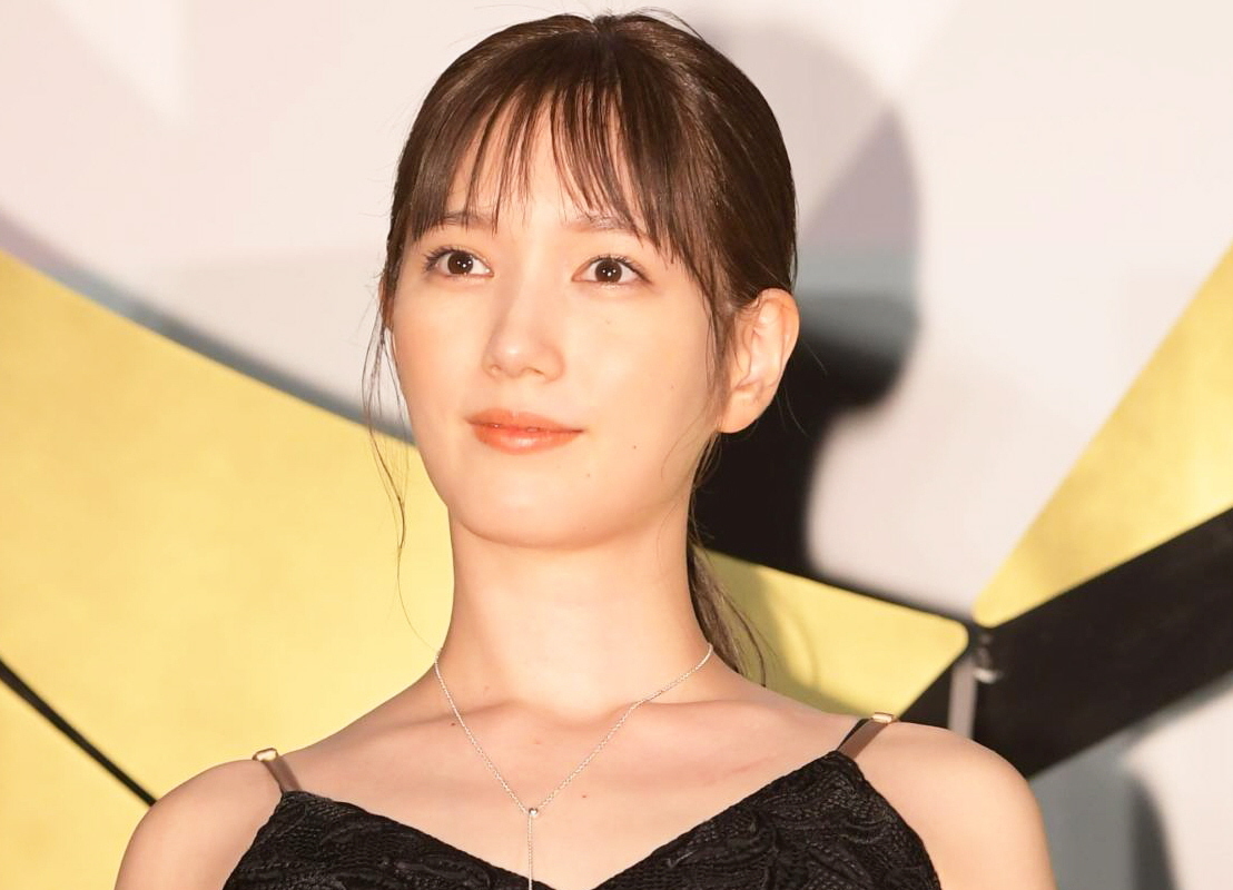 本田翼 世界的ブランドのミニワンピで長～い脚披露 「ビジュ良すぎ」「スタイル抜群」と絶賛殺到 韓国アイドルと２ショも（デイリースポーツ） -  Yahoo!ニュース