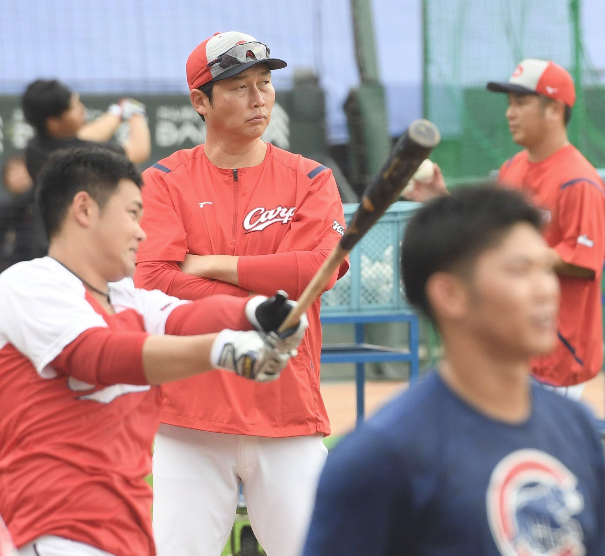 広島 秋季練習初日から約６時間の特訓 新井監督「秋は自分との勝負」と練習量増加（デイリースポーツ） - Yahoo!ニュース