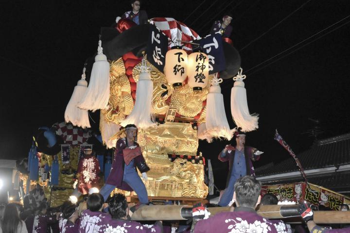 新居浜太鼓祭り開幕 勇壮華麗太鼓台かきくらべ、神社の石段100段上る「かき上げ」も（愛媛）（愛媛新聞ONLINE） - Yahoo!ニュース