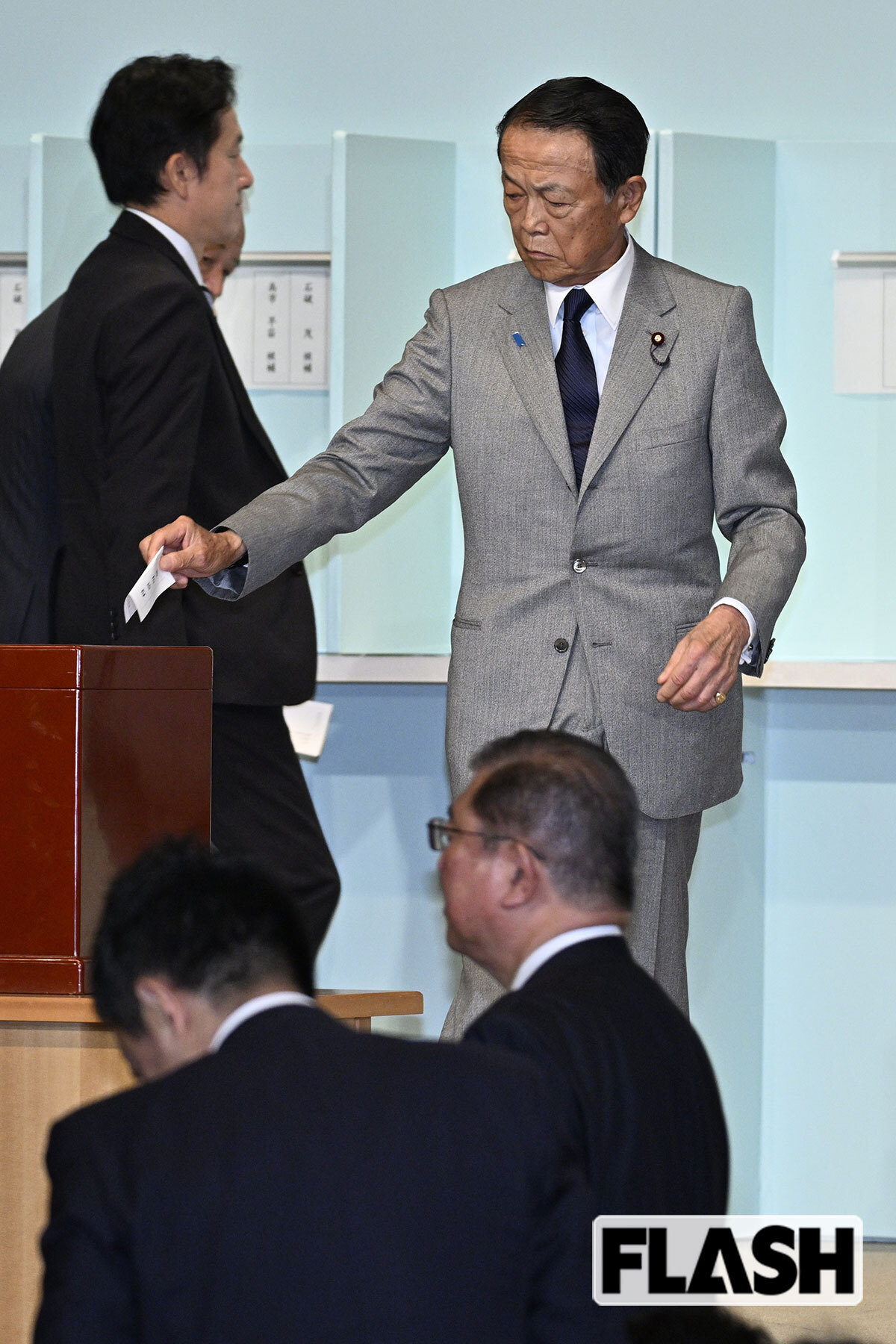 元気やなぁ」麻生太郎（84）、選挙戦での獅子奮迅に驚きの声…堕ちた「キングメーカー」奪還へ意欲まんまん（SmartFLASH） - Yahoo!ニュース